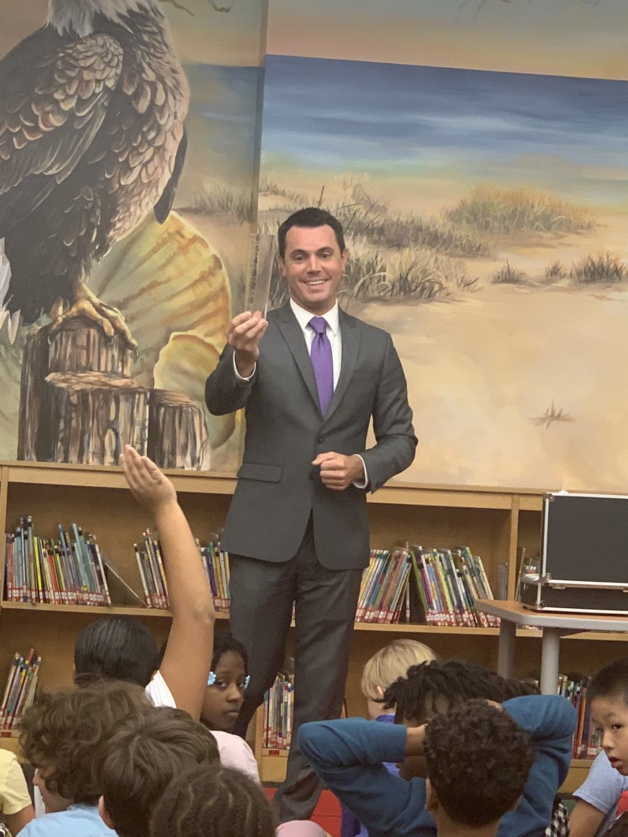 TiffancyV's tweet photo. Thank you, @MHendersonWTKR, for taking the time to come visit Thalia Elementary’s 4th graders! Your presentation was so aligned with our curriculum and also so engaging, I feel we are all walking away as meteorologists and weather experts! https://t.co/ILsWwqTdgK