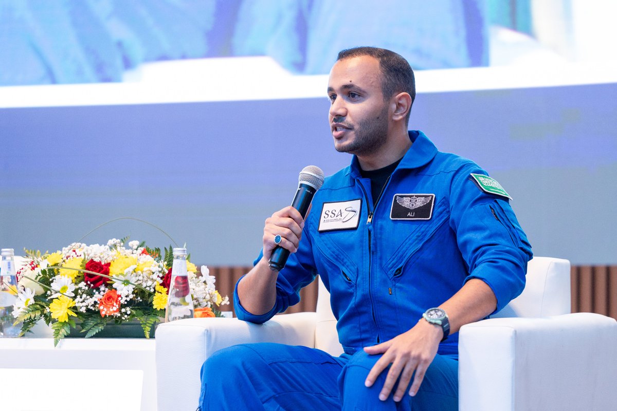 Astro_Alghamdi's tweet photo. ألهمتني النقاشات العميقة التي أجريتها اليوم مع طلاب جامعة الملك خالد @kkueduksa حول الإنجازات التي حققتها المملكة في مجال الفضاء.
أنا متأكد أنهم سيصبحون جزءًا من الجهود والإنجازات المستقبلية للمملكة في تطوير منظومة الفضاء. https://t.co/SPXG7w27sX