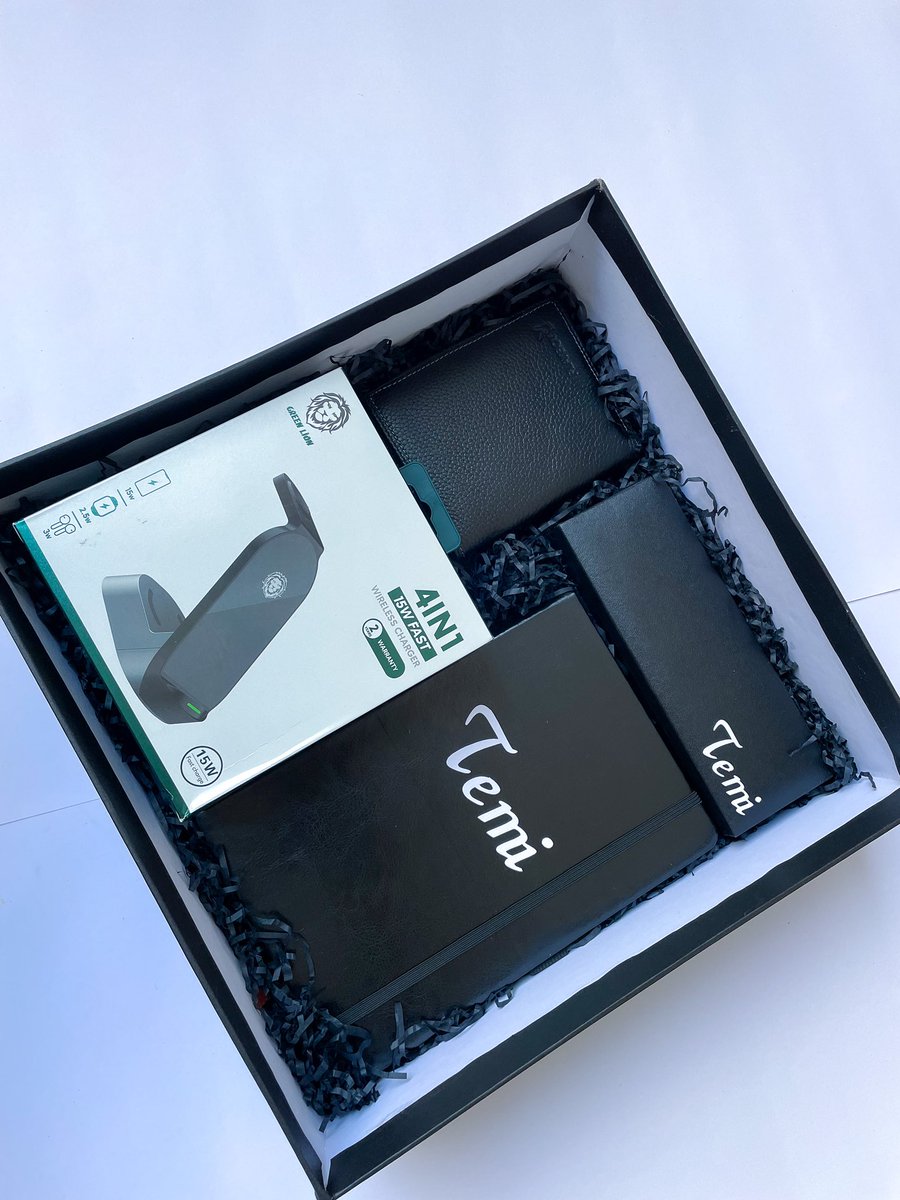 gift0clock's tweet photo. Can’t get over this box🖤🤍 https://t.co/gQoVOIr76k