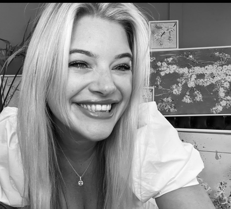 AlisonLean9's tweet photo. Take a smile and pass it on #positivity #PositiveVibes #smile #passiton https://t.co/s2qZ8n7lcC