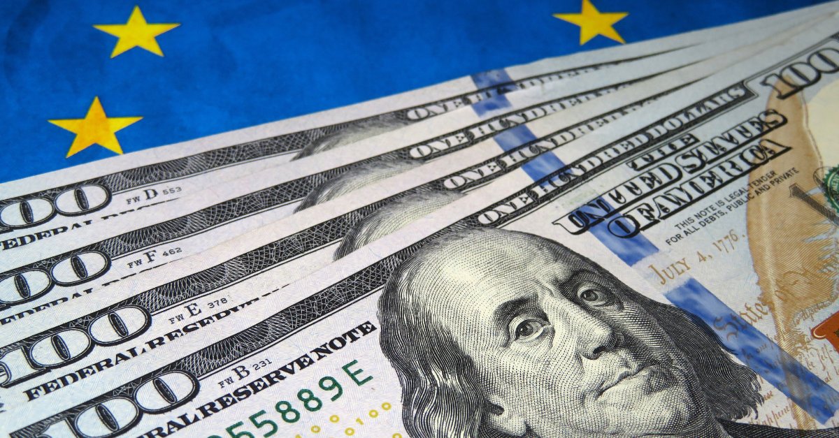 bondcliq's tweet photo. U.S. &amp; EU bond markets are diverging. Torsten Slok cites a "yield-level illusion" in the U.S. post-Fed hikes, with investors overlooking credit risks &amp; higher costs. CCC-rated spreads are tighter despite higher U.S. recession risks.

#bonds #europe #news

https://t.co/ZrlK9KxM9I https://t.co/RrhLe0SZXv