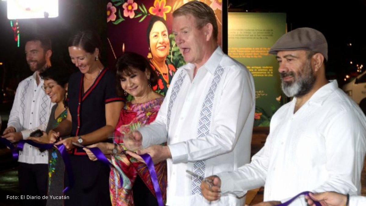 AmbCanMexique's tweet photo. Nous avons inuauguré hier l'exposition #ÀTraversSesYeux au Paseo Montejo. C'est un privilège d'apporter ces portraits puissants en hommage aux femmes indigènes de 🇨🇦 et 🇲🇽 qui défendent et promeuvent leurs cultures.
Si vous êtes à #Mérida ne la manquez pas !
#FCILMx https://t.co/ONXYaGVdxj