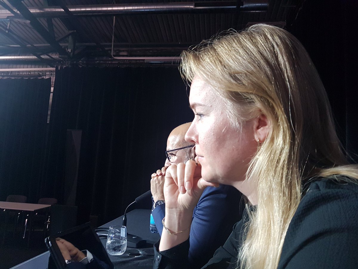 MichelAdamina's tweet photo. Mentee and mentor on stage: @Jolinedegroof introduces @WBemelman at #ESCP2023 speaking on the role of the mesentery as a new player in #Crohn: brilliant presentation capitalizing on the work of @Johncalvincoffe and Christianne Buskens - great joint session #ECCO #ESCP in Vilnius https://t.co/zTXcWa7etP