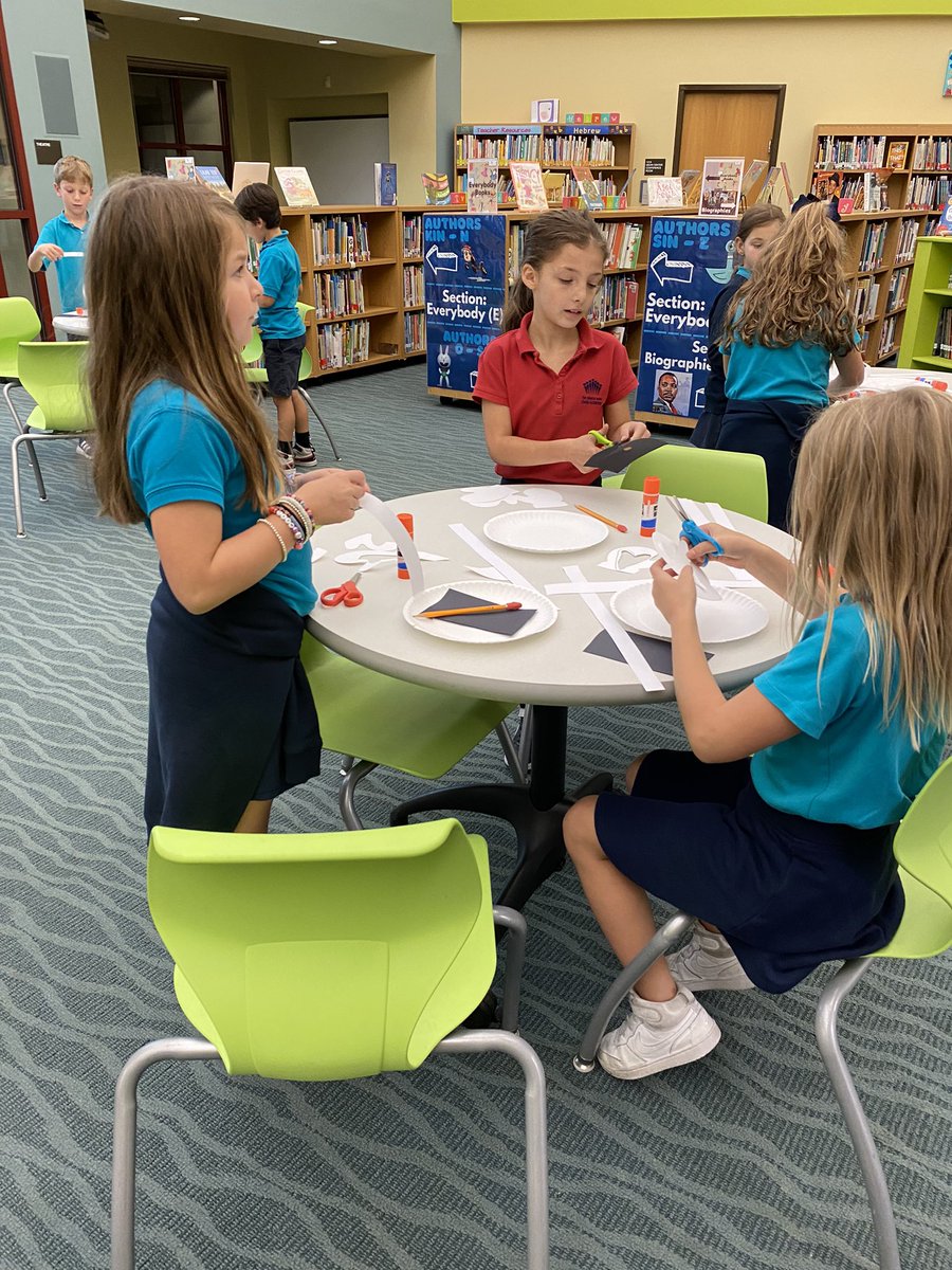 21stStacy's tweet image. Tis the season for creating ghost stories! #davis2 Georgia picture book award nominees @Davis_Academy @OliverJeffers