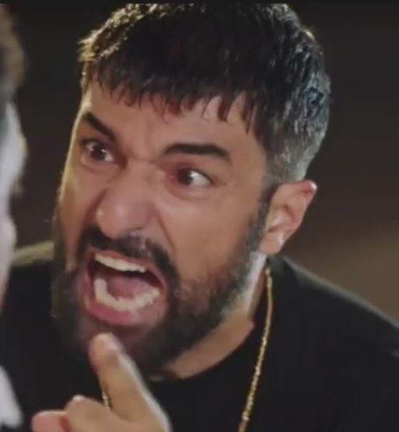 KATIE_JHO's tweet photo. #EnginAkyürek #adimfarah #tahir #TahirLekesiz 💔💥 https://t.co/6a47zKT1QW