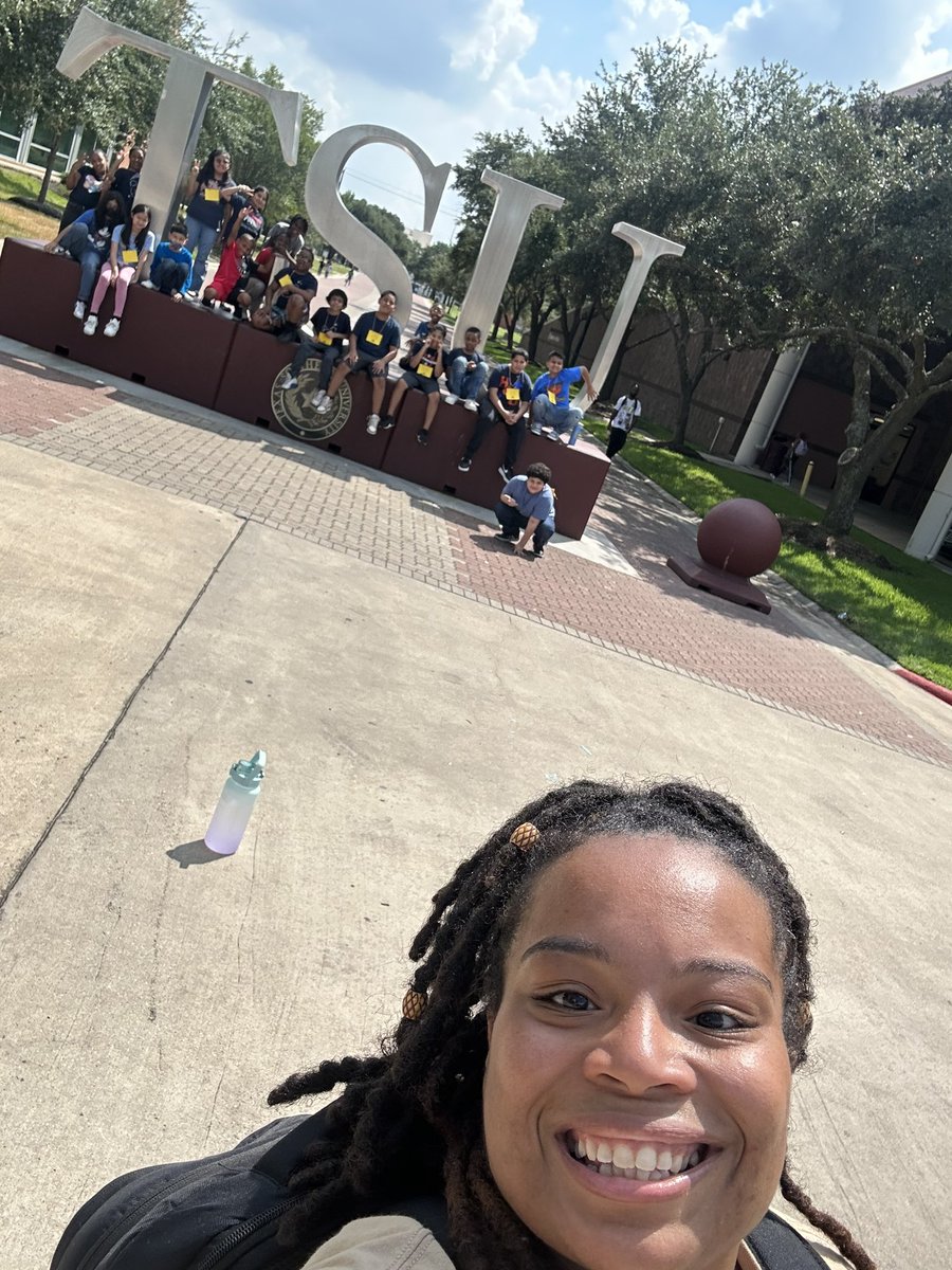 HoosTeaching's tweet image. Fifth Grade Kids to College field trip! 

We took a trip to Texas Southern University today. Students are looking forward to a possibility of college in their future. #LearningisanAdventure #FindtheGood