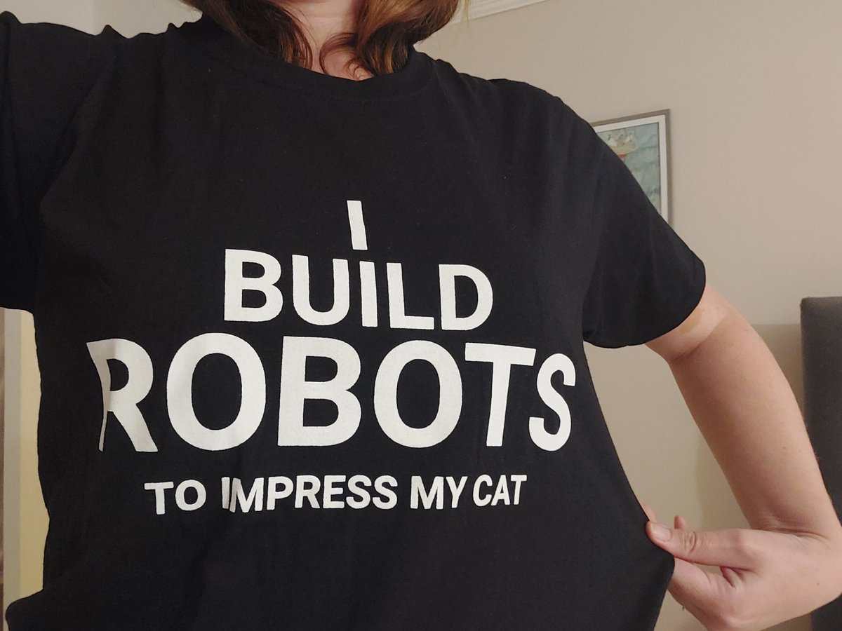 Loving my new #howtorobot t-shirt ❤️ matching ones for the kids too.