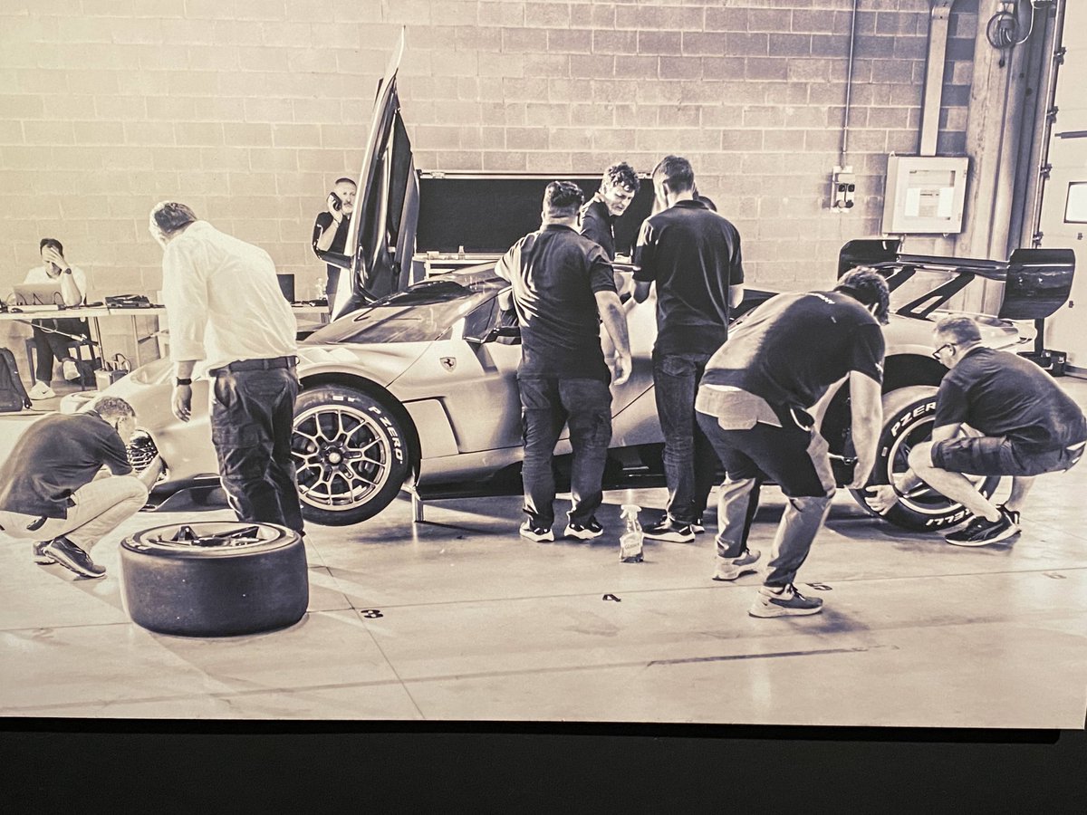 masami55yossi's tweet image. 夏に行ったイタリアマラネッロのフェラーリ美術館、私が一番心打たれたのは、どの車でもなくこの一枚の写真でした。#museoferrarimaranello