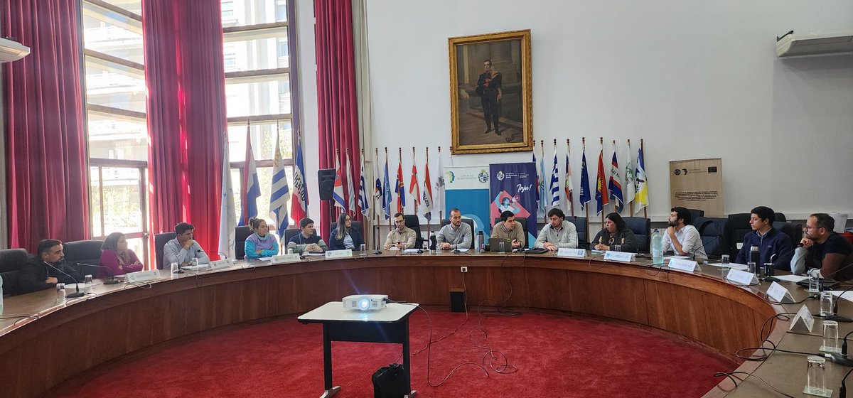 En estos momentos se realiza en la sala de sesiones de <a href="/cintendentesuy/">Congreso de Intendentes</a> el encuentro de la Red de Oficinas de Juventud, Directores de Juventud de las intendencias con el Instituto Nacional de la Juventud <a href="/inju_uy/">INJU Uruguay</a>