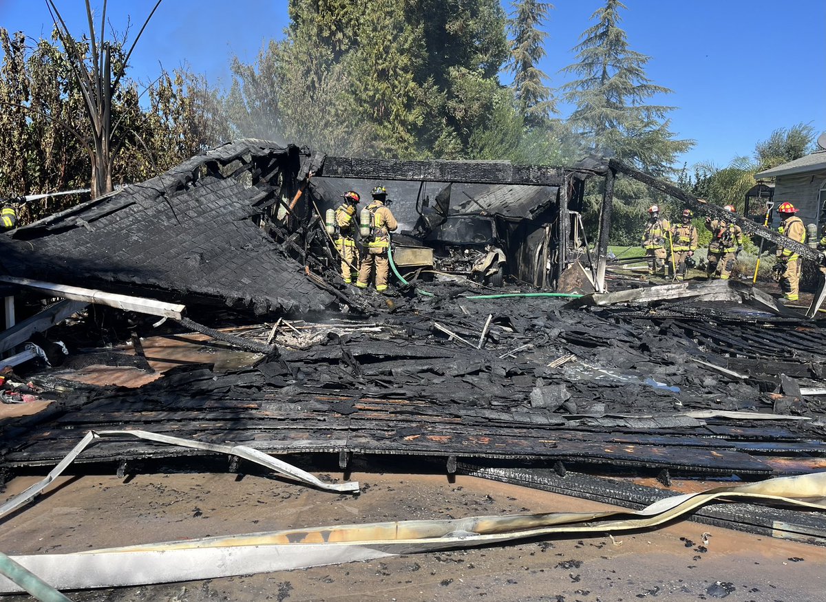 calfireSCU's tweet photo. #MartinFire [update] in the 300 block of Cox Ave in Santa Martin (Santa Clara County) is contained to a detached garage with no extension to other structures. 
#SSCCFD
@CityofGilroy https://t.co/ntBW2dpxQo