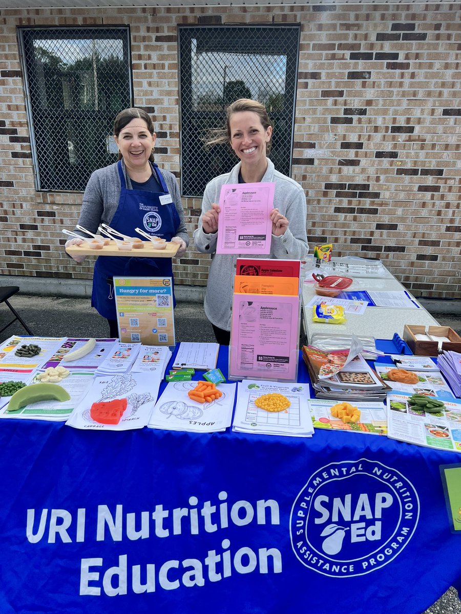 Our educators had a great time engaging with families +  serving homemade applesauce at the <a href="/CFRI1834/">Children’s Friend</a> Friendship Site yesterday, thank you for having us! 

For more tasty recipes, visit the link in our bio 🍎