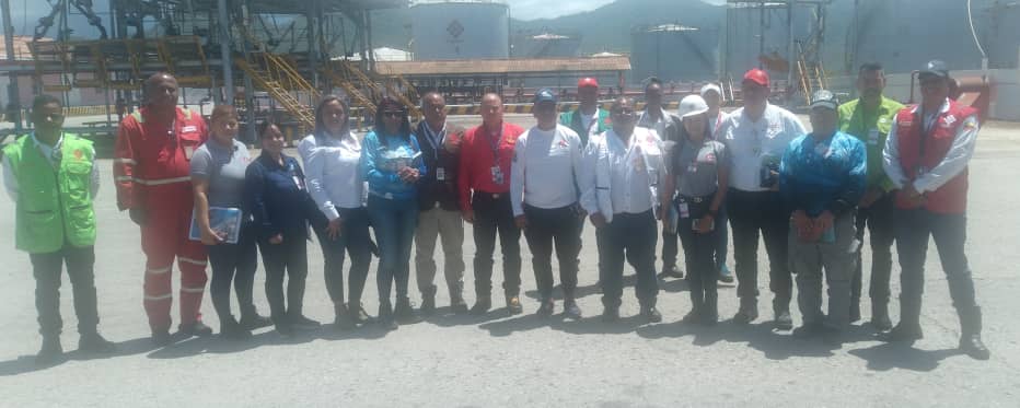 OSM_VENEZUELA's tweet photo. #27Septiembre #PuertoCabello
Hoy estuvimos presentes en
La reunión de Mesa Técnica Para Los Derrames de Productos Peligrosos Potencialmente Peligrosos en Cuerpo de Agua en @PequivenCPHC #Borburata para prevenir este tipo de eventos
@rafaellacava10
@JCbetancourt72 
@alexander_osm https://t.co/mgGJK6RWch