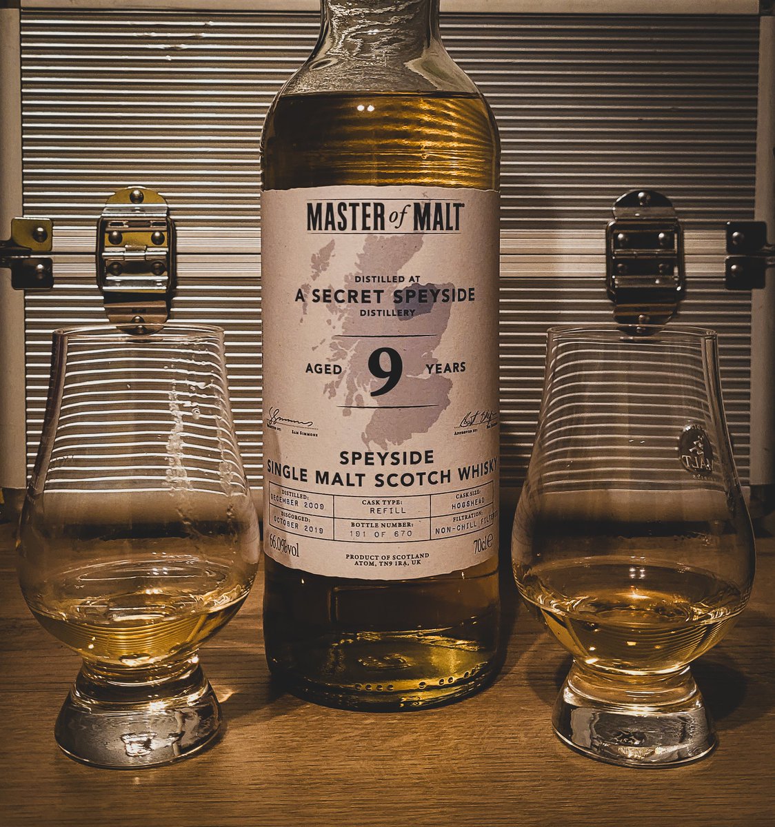 Time for a dram! Cracked this open tonight and poured 2 glasses. One to try straight away, and one to sit and breathe for a while first.

✅️Natural Colour
✅️Non-Chill Filtered
✅️66% abv
💥£36.95💥

But is it any good?

Flangè Mhath 🥃

#Flange #DrinkUpHelpOut