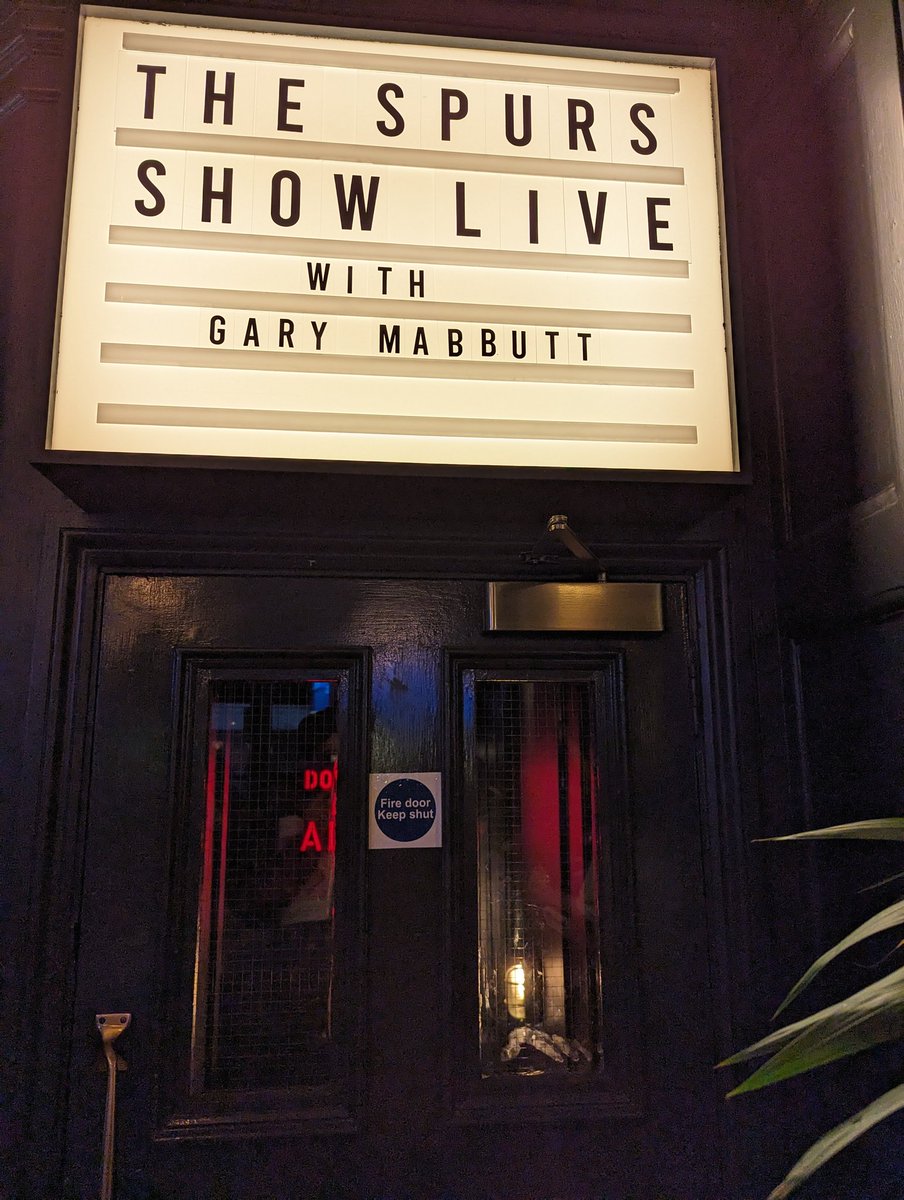 steve_singh420's tweet photo. Another top night at the @spursshow live event with @SpursOfficial legend gary mabbutt #coys #Spurs #mabbutt https://t.co/PJNlqPqR3L