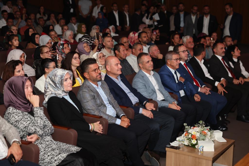 Eyüpsultan'dayız! MV'lerimiz <a href="/suleymansoylu/">Süleyman Soylu</a> ve <a href="/busrapaker/">Büşra Paker 🇹🇷</a>, İl Bşk Yrd <a href="/rabiyakazak/">Rabiya Kazak Aci</a>, İl YK @YasinYldzz29, <a href="/omerkarahann34/">Ömer Karahan 🇹🇷</a> ve <a href="/avyavuzaksoy/">Yavuz Aksoy</a>, İlçe Bşk <a href="/Muhmmtvanlioglu/">Muhammet VANLIOĞLU</a> ve teşkilatımızla bldmizin hizmetlerini <a href="/DenizKoken/">Deniz Köken</a> Bşk'nımızdan dinledik. 
"Hedef Yeniden İstanbul"