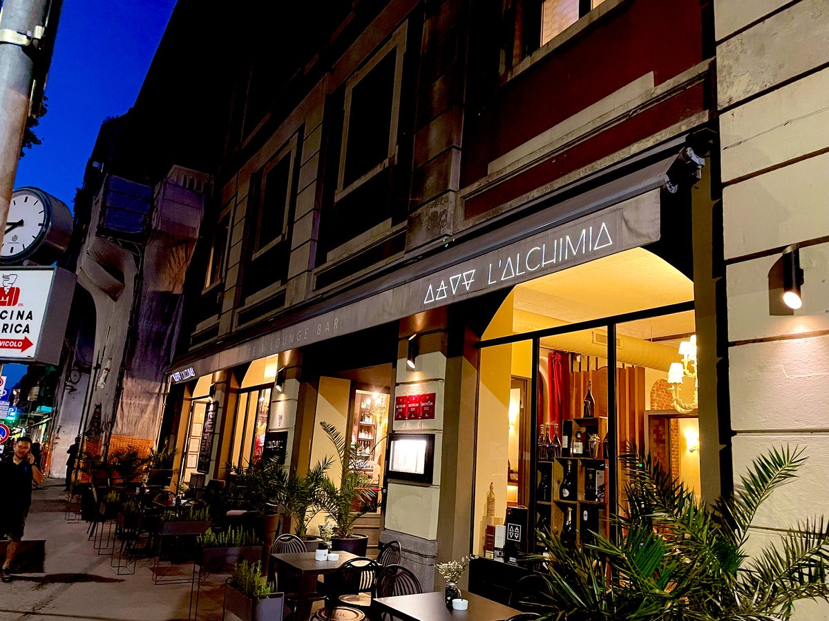 1Dioniso's tweet image. Premiazione Grandi Marchi personaggio influente del vino.
Ristorante Alchimia, Milano.

#grandimarchi 
#ristorantealchimia

@trabs62 @ZzaPina