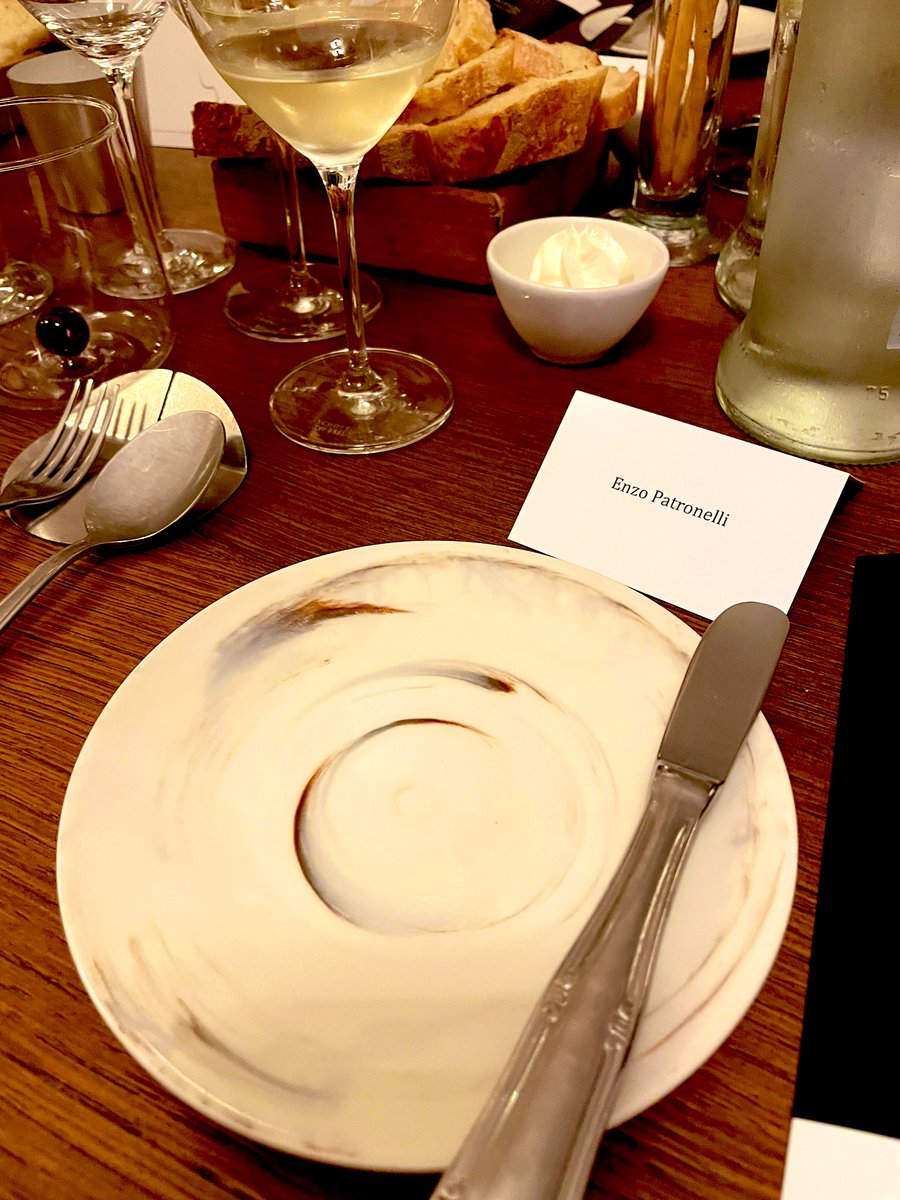 1Dioniso's tweet image. Premiazione Grandi Marchi personaggio influente del vino.
Ristorante Alchimia, Milano.

#grandimarchi 
#ristorantealchimia

@trabs62 @ZzaPina