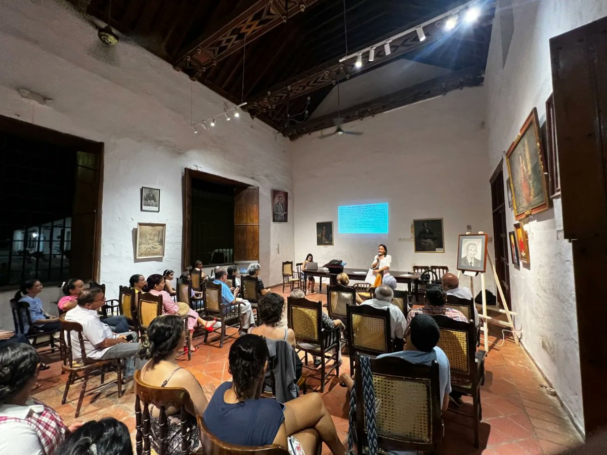 AdHMompox's tweet photo. Celebrando el #MesDelPatrimonio en la noche de ayer la Académica Ángela García presento el tema: "Historia de los profesores de colegios de banco en Santa Cruz de #Mompox". https://t.co/svIPUY9g78