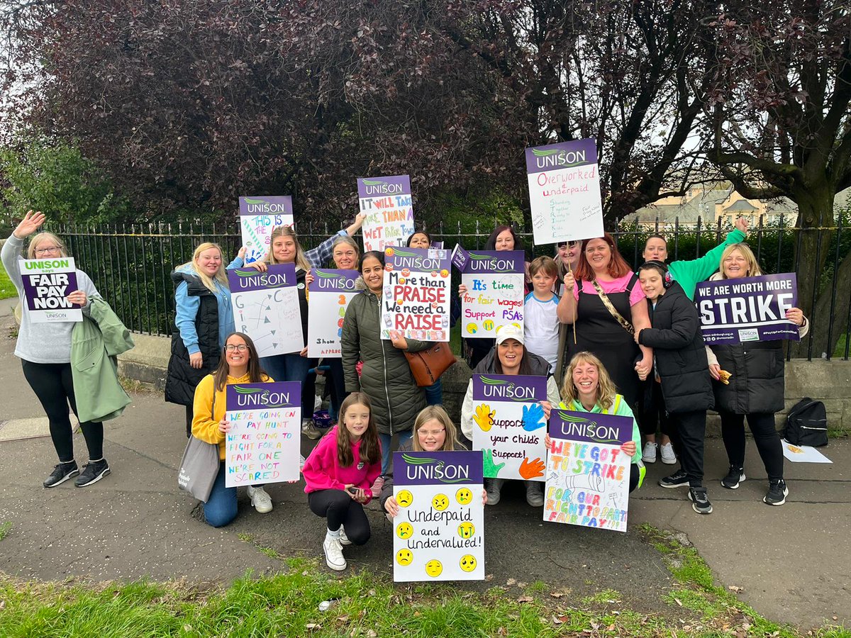 siobhanhamil25's tweet photo. Fantastic couple of days of solidarity with my fellow PSAs striking for #fairpay for the very valuable job we do. #Unison #fairpayforpsas and we bumped into @NicolaSturgeon who was absolutely lovely and supportive didn't spot @JennyGilruth or @HumzaYousaf unfortunately https://t.co/LM4WzML9A7