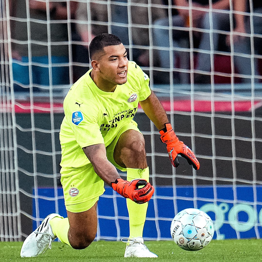 Walter Benitez has now kept a clean sheet four times in a row in the Eredivisie 👐

The last PSV goalkeeper to do that was Jeroen Zoet (September-October 2018). 

#PSVGAE