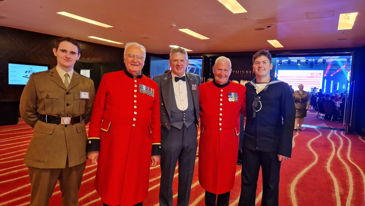 We invited 20 Chelsea Pensioners from ⁦<a href="/RHChelsea/">Royal Hospital Chelsea</a>⁩ to join us tonight. We are humbled and proud to have them with us as our guests of honour at the #SoldieringonAwards finale 

<a href="/JohnNicholRAF/">John Nichol ✈</a>⁩ ⁦<a href="/JeremyVineOn5/">Jeremy, Storm & Vanessa On 5</a>⁩ ⁦<a href="/JohnnyMercerUK/">Johnny Mercer</a>⁩ ⁦<a href="/DefenceHQ/">Ministry of Defence 🇬🇧</a>⁩