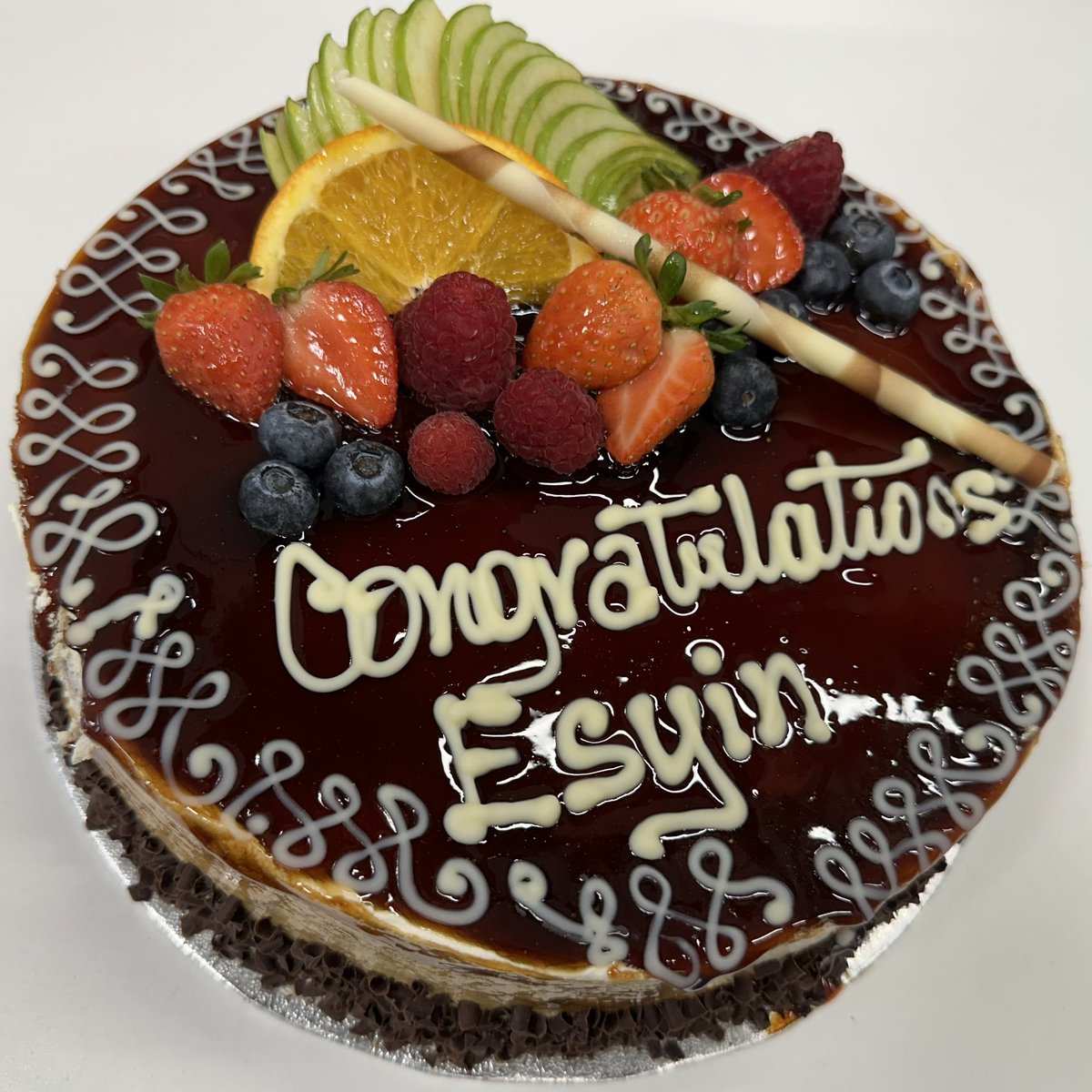 _Haolin_'s tweet photo. A nice celebration for @EsyinChew, who nominated the Most Innovative Teacher of the Year 🎉 Congratulations! Thanks for everyone, especially @AveenNajm and Caroline who prepared a lot. https://t.co/1ruHiyjbKB