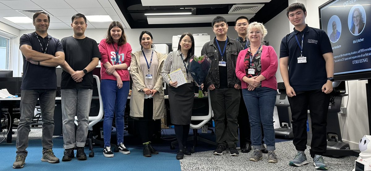 _Haolin_'s tweet photo. A nice celebration for @EsyinChew, who nominated the Most Innovative Teacher of the Year 🎉 Congratulations! Thanks for everyone, especially @AveenNajm and Caroline who prepared a lot. https://t.co/1ruHiyjbKB