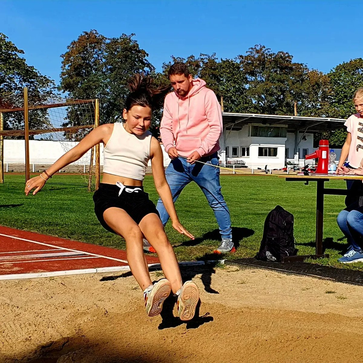 KSB_AltmarkWest's tweet photo. Heute Sportabzeichentag mit der Jeetzeschule im Stadion von #salzwedel https://t.co/ktEnB9jIcM