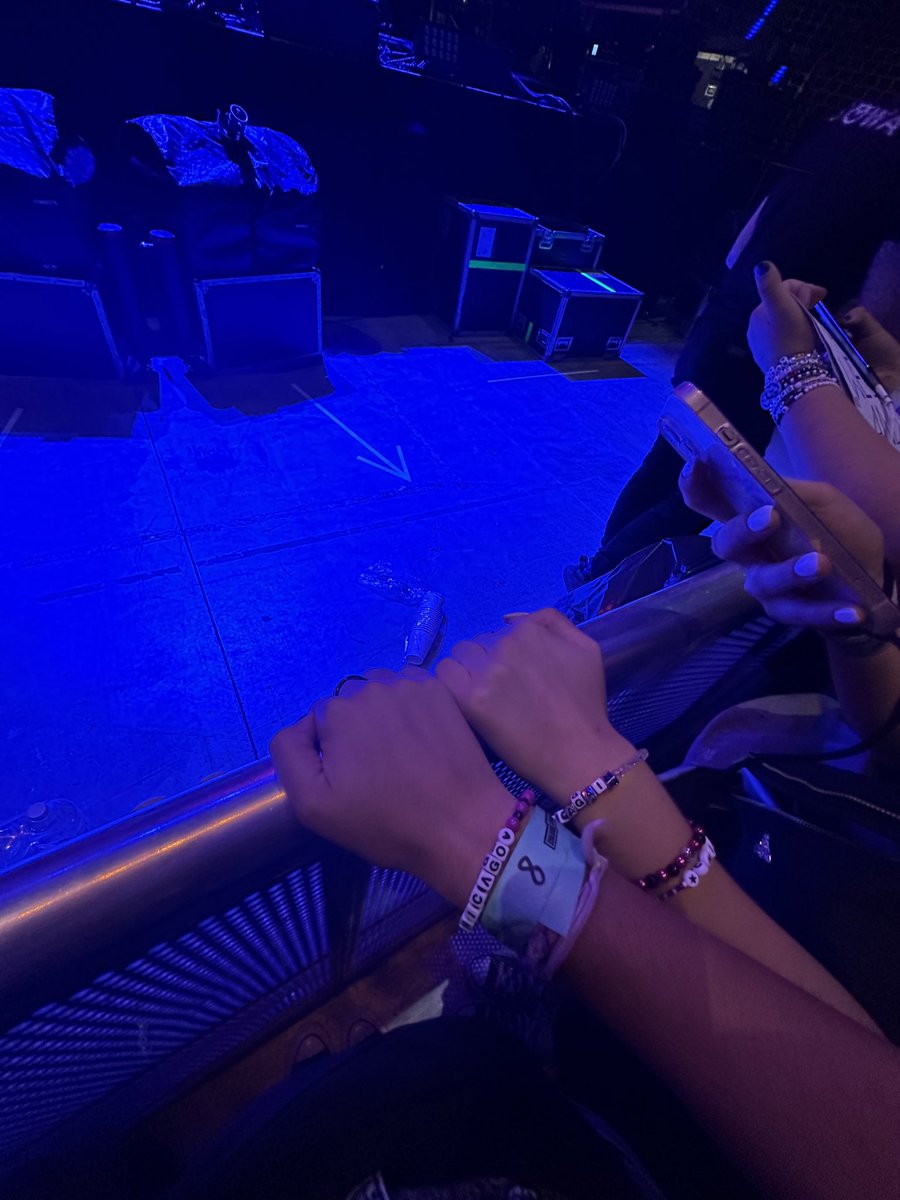 luke on tour! ☆★ tweet media
