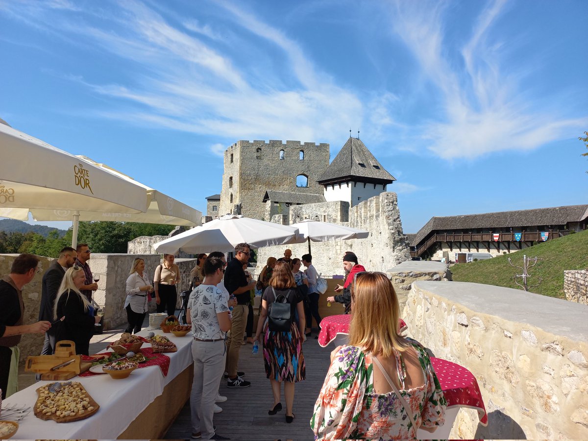 Na #WorldTourismDay ne praznujemo znamenitosti, temveč tudi srce in dušo turizma: ljudi. Od predanih hotelirjev do avanturističnih turističnih vodnikov smo združena sila, ki si skupaj prizadeva, da bi bila izkušnja vsakega popotnika izjemna.

#visitcelje #celje #ifeelsLOVEnija #