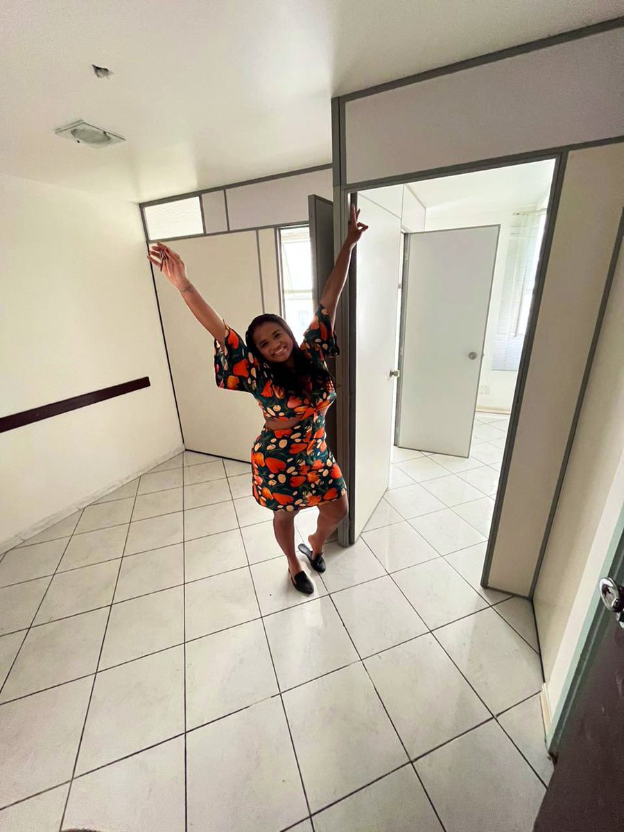 eufadadodent's tweet photo. Eu vejo Deus em cada detalhe , um sonho que queimava em meu coração , eu sabia que precisa crescer , a zona de conforto nunca foi meu lugar , então comecei almejar coisas maiores, mesmo não me achando tão grande , Deus me prometeu coisas grandes 🙏🦷Comprei meu 2• consultório 🥺 https://t.co/jFbtKJtsLh