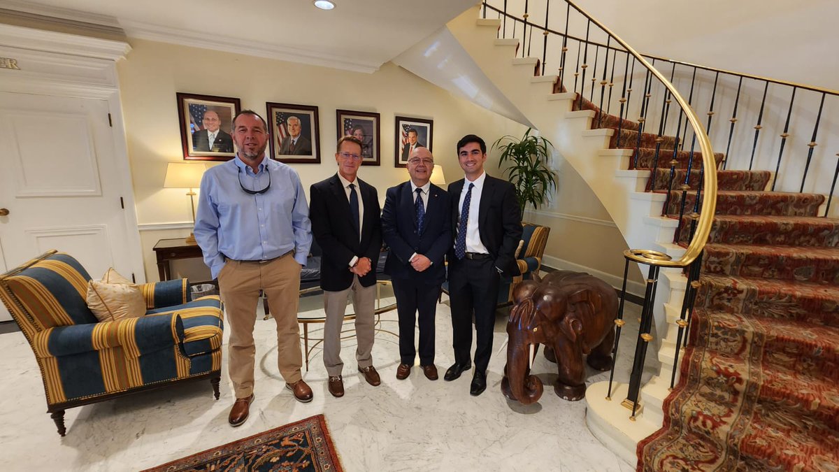 oatech's tweet photo. OAT Chile visits its new offices in Washington DC, together with its local partners of Capitol Court Venture
https://t.co/3SnU2oXuGa https://t.co/ea5FiR63Dz