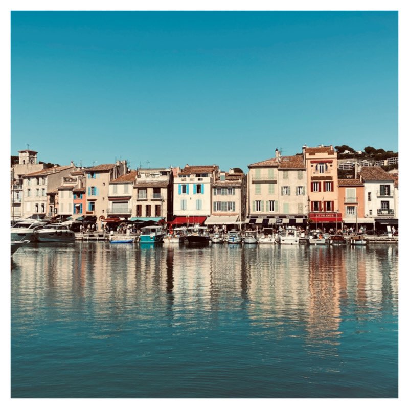 Reflets 
24.9.23

#cassis #cassisfrance #provencealpescotedazur #reflets #refletsdansleau #reflections #reflectionphotography #igersfrance #igerssud #pacatourisme #wipplay #grainedephotographe #legoutdesfollowers #reponsesphoto #couleursdusud #autumnphotography #architecture