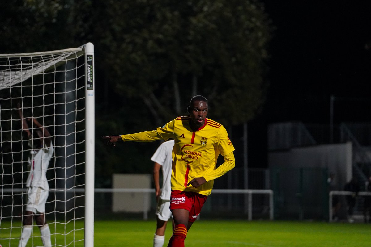 assaintpriest's tweet photo. ASSP-OL | 💊3-0⚪️ | ⏱74
MARCOOOO ESSSIMIII POUR LE TROISIÈME BUT ! 😍
Bien servi par Sacha Mila qui a fixé toutes La Défense lyonnaise, le numéro 11 n'a plus qu'à pousser la balle dans les cages
~ #Saison𝗔𝗦𝗦𝗣 | #CDF | #𝗔𝗦𝗦𝗣 | #ASSPOL https://t.co/umvJXw5FHI