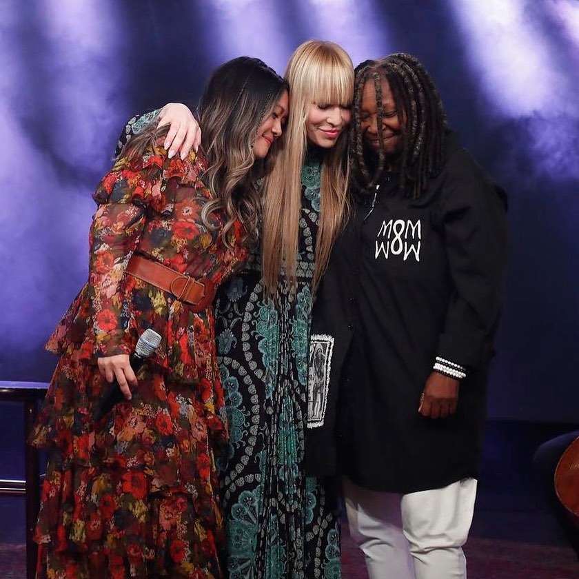1iota's tweet photo. #NatashaBedingfield & #MILCK blessing our ears last week at @TheView.. 😌🫶 PLUS a bonus BTS flick of #WhoopiGoldberg during a fun lil’ alien chat. 👽
see our next surprises in-studio!
for tickets ― https://t.co/tkBdZz15i6 https://t.co/xTe7l4UT67