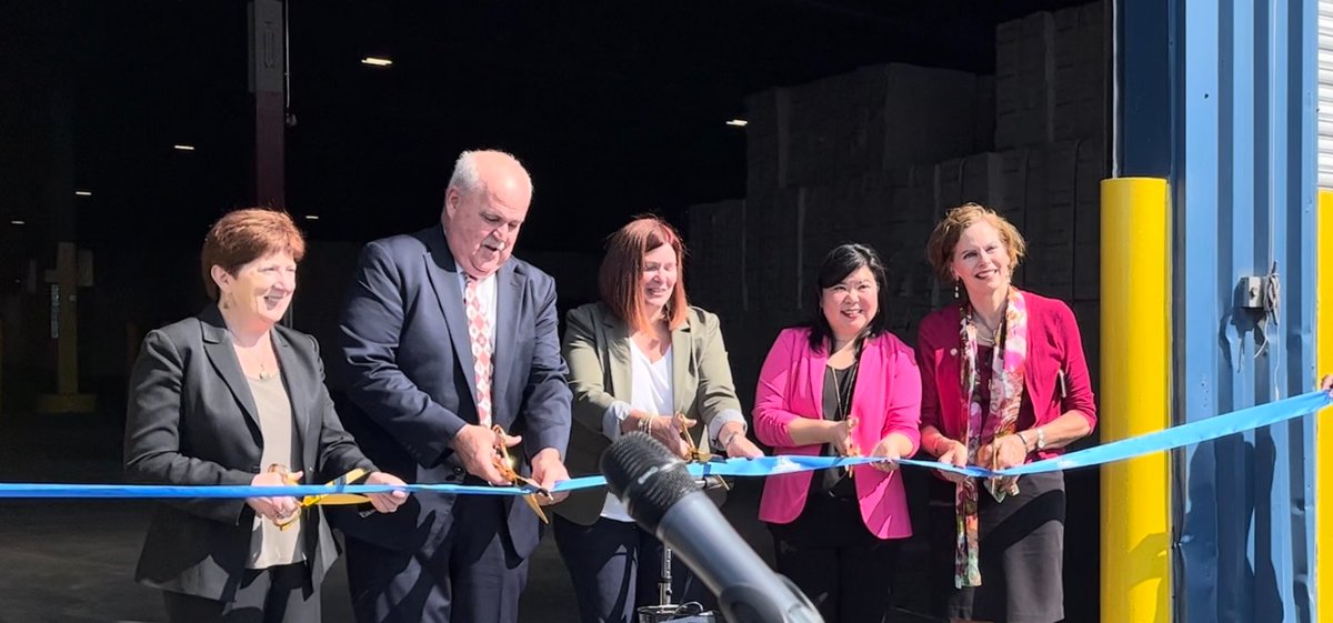 NYSDOT Asst. Commissioner Janet Ho joined <a href="/PortofAlbany/">Port of Albany</a> to open a storage shed that greatly expands the port's capacity, thanks to a grant from DOT.

Applications for the next round of funding for rail &amp; port capital investments are due Oct. 6.

More info: dot.ny.gov/railgrants