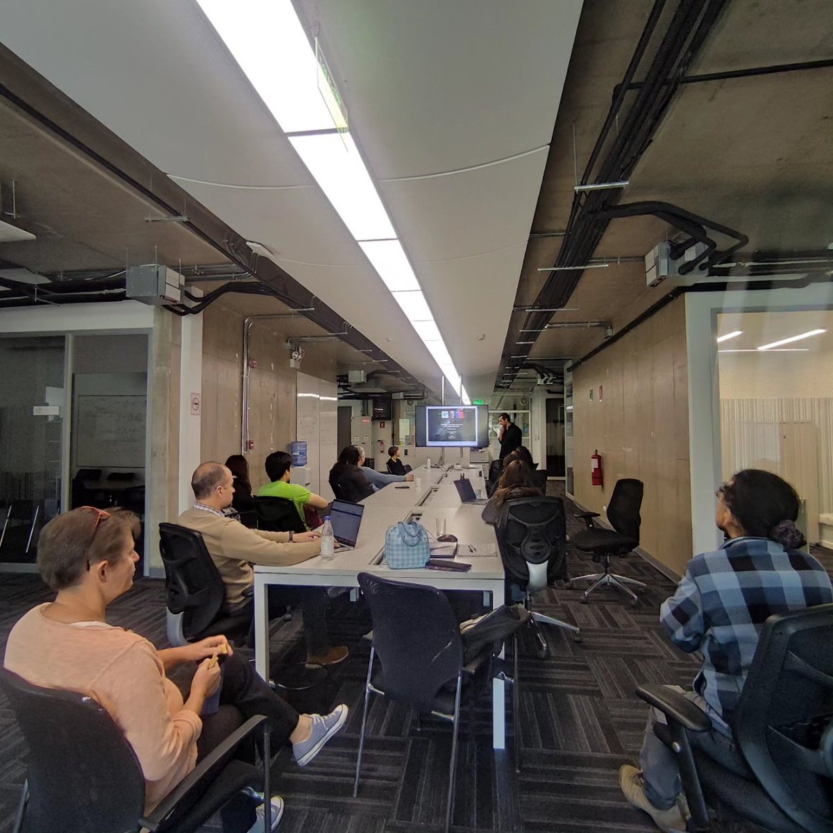 hola a todos, Hoy tuvimos la charla sobre los estudios de núcleos moleculares calientes con el telescopio submilimétrico APEX a cargo del Dr. Manuel Merello
<a href="/UnabDcf/">dcf.unab</a>