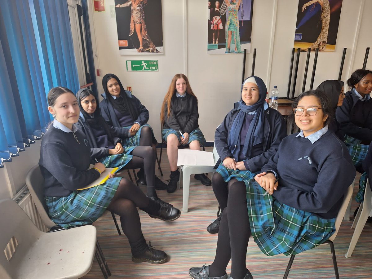 OLBAthlone's tweet photo. Very productive training session @OLBAthlone for the #bigsisterlittlesister 👭programme. Fantastic support for our 1st yrs being mentored by some of the 6th yrs😊#bigsisterlittlesister takes place on Tuesdays in the gym during lunchtime🤗. #leadership #youthmentor #friendship https://t.co/ZgA5tQgytf