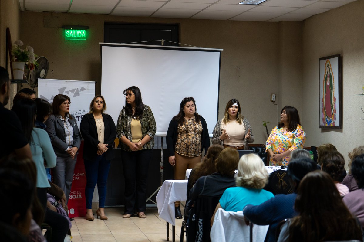 APOSLR's tweet photo. La titular de APOS, @mclaudiaortiz, junto a los equipos de Primer Nivel y #Farmapos, visitaron la Universidad Provincial del Adulto Mayor para brindar una charla informativa sobre programas, beneficios y transformación de la #OSP.
Nota completa👉https://t.co/ZmgVbJ55dw https://t.co/1m5dwsK4UL