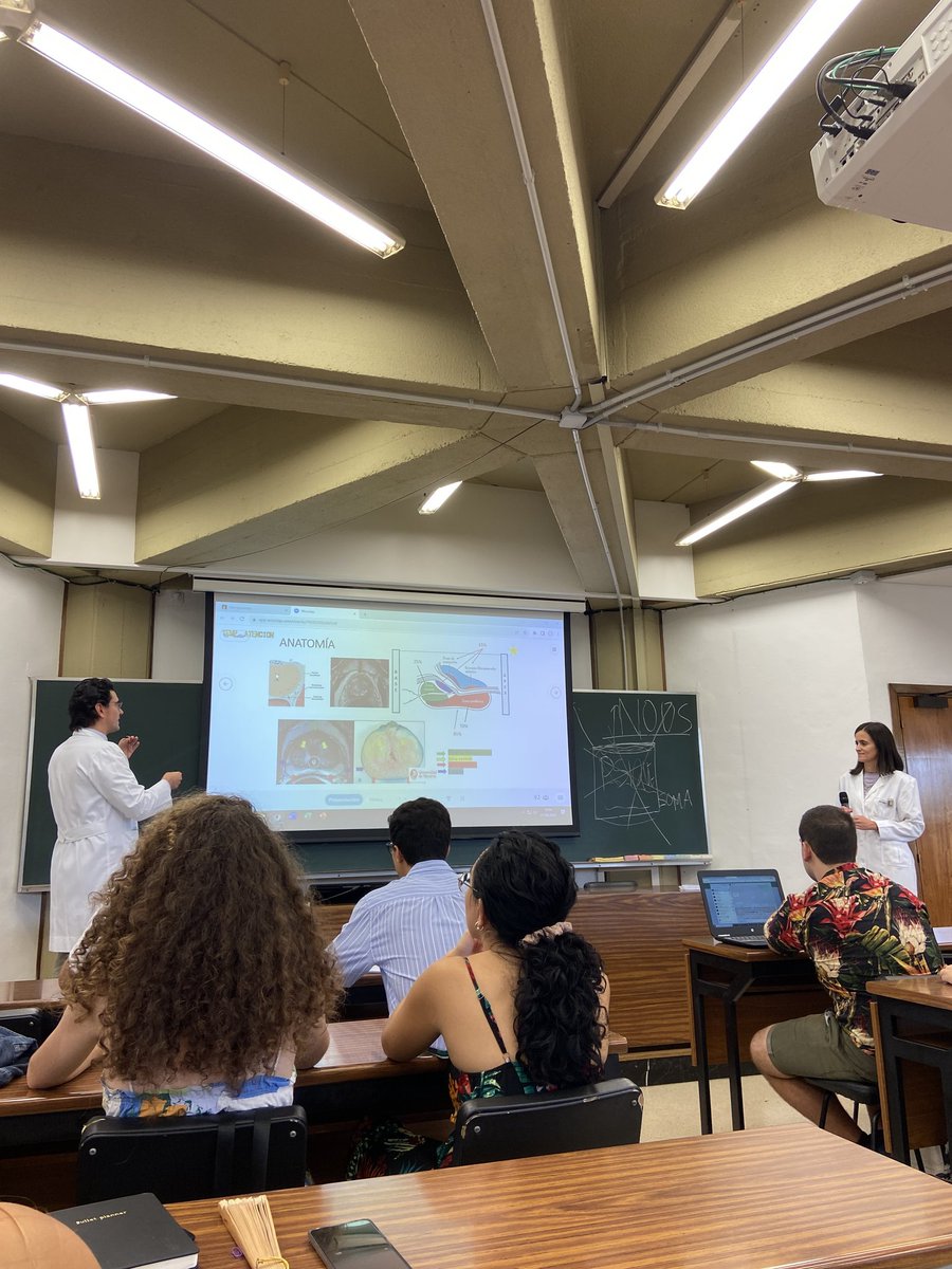 MGimenoRadOnc's tweet photo. Este año, la clase de Cáncer de Próstata localizada ha sido compartida!! 
Un ejemplo más del trabajo multidisciplinar de @ClinicaNavarra llevado al aula universitaria. Gracias @MedUNAV, por la formación recibida en innovación docente. 

#InnovacionDocente #Wooclap #Oncounav https://t.co/cdmrLEssa4