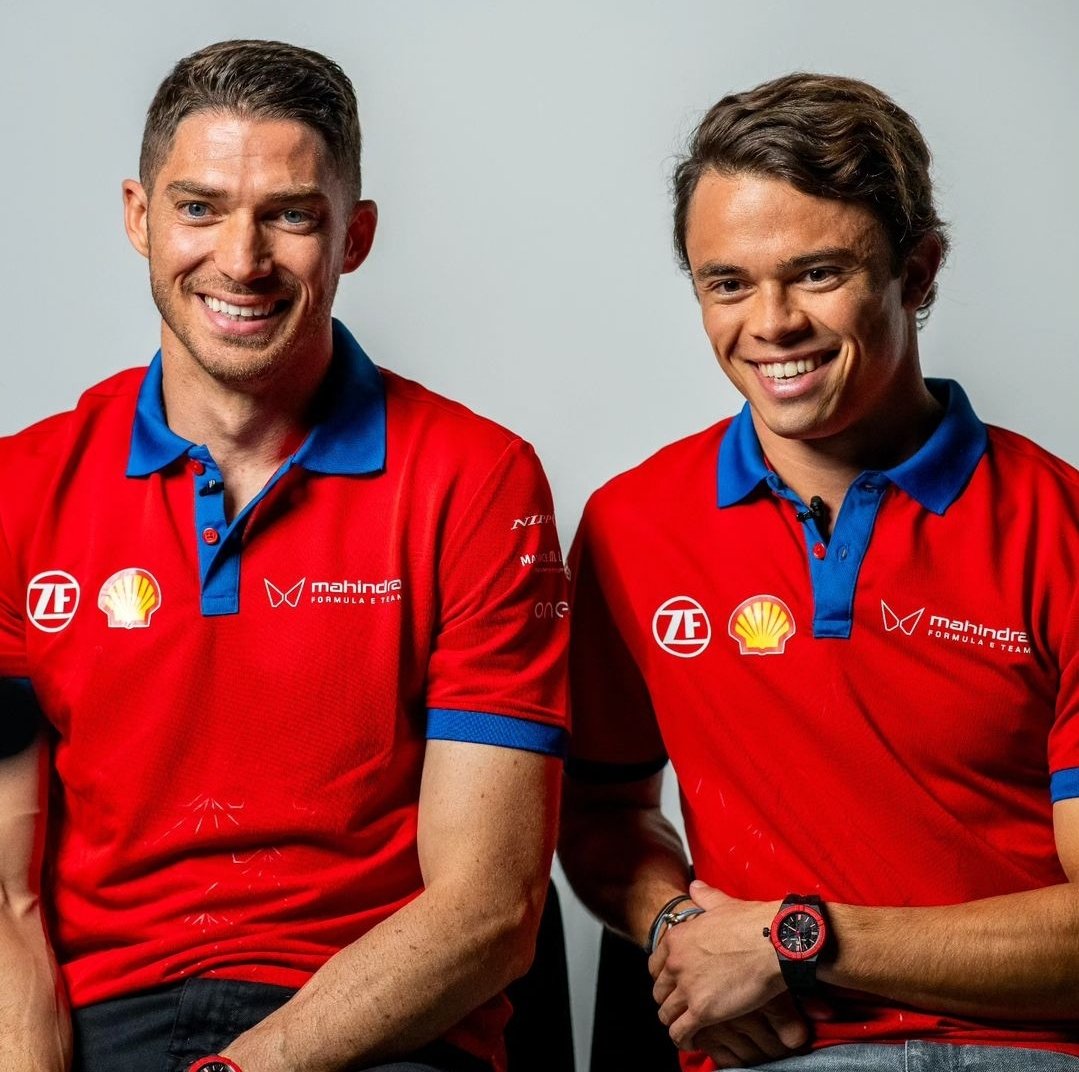 Alex_F1__'s tweet image. Ce matin, Nyck #deVries 🇳🇱 part chez #Mahindra 🔴 aux côtés d'Edoardo #Mortara 🇨🇭, tandis que Jehan #Daruvala 🇮🇳 va chez #Maserati 🔵 aux côtés de Max #Günther 🇩🇪 pour la saison 10 d'#ABBFormulaE !