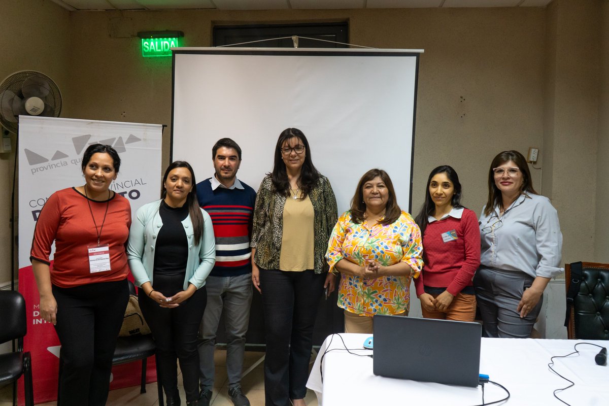 APOSLR's tweet photo. La titular de APOS, @mclaudiaortiz, junto a los equipos de Primer Nivel y #Farmapos, visitaron la Universidad Provincial del Adulto Mayor para brindar una charla informativa sobre programas, beneficios y transformación de la #OSP.
Nota completa👉https://t.co/ZmgVbJ55dw https://t.co/1m5dwsK4UL