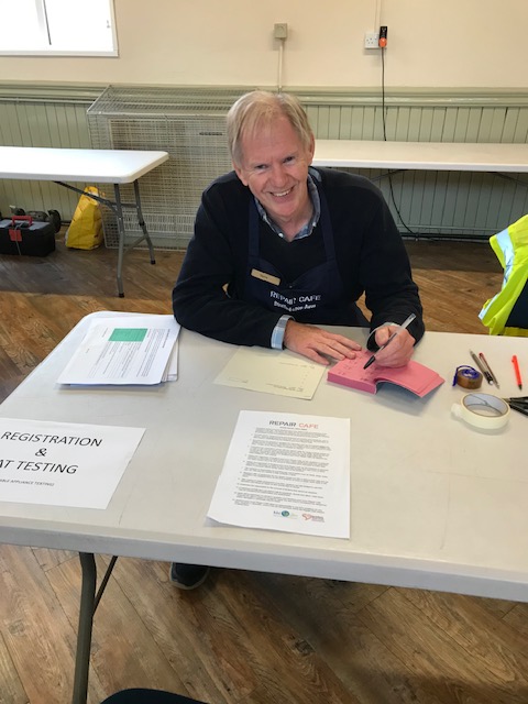 warksclimate's tweet photo. Congratulations to Hannah, our prize draw winner from The Big Save in Nuneaton on Saturday. A gift voucher is on its way to you. Below are just a few photos of the day. A massive thank you to everyone who volunteered and watch out for details of the next Big Save coming soon! https://t.co/JUihMAtlv7