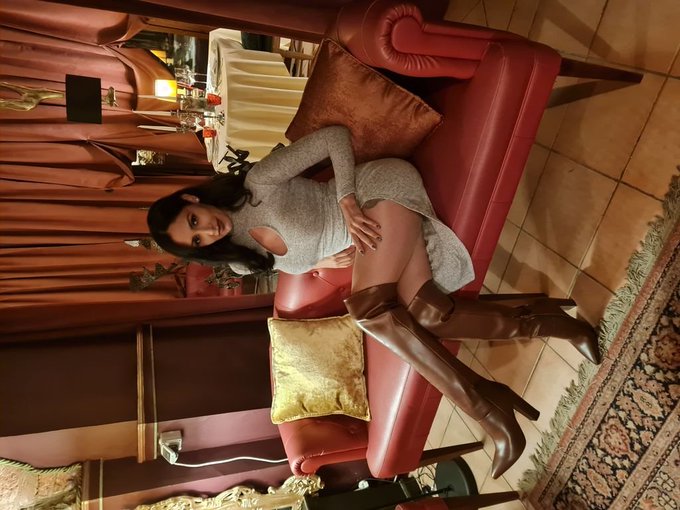 I'm online right now, go down on your knees and video call to serve Me !: https://t.co/XMhTFnCqxx a?aff=pvk<a href="/tag/goddess"class="tags"><span>#goddess</span></a><a href="/tag/findom"class="tags"><span>#findom</span></a><a href="/tag/businesswoman"class="tags"><span>#businesswoman</span></a><a href="/tag/tributeme"class="tags"><span>#tributeme</span></a><a href="/tag/moneygoddess"class="tags"><span>#moneygoddess</span></a>