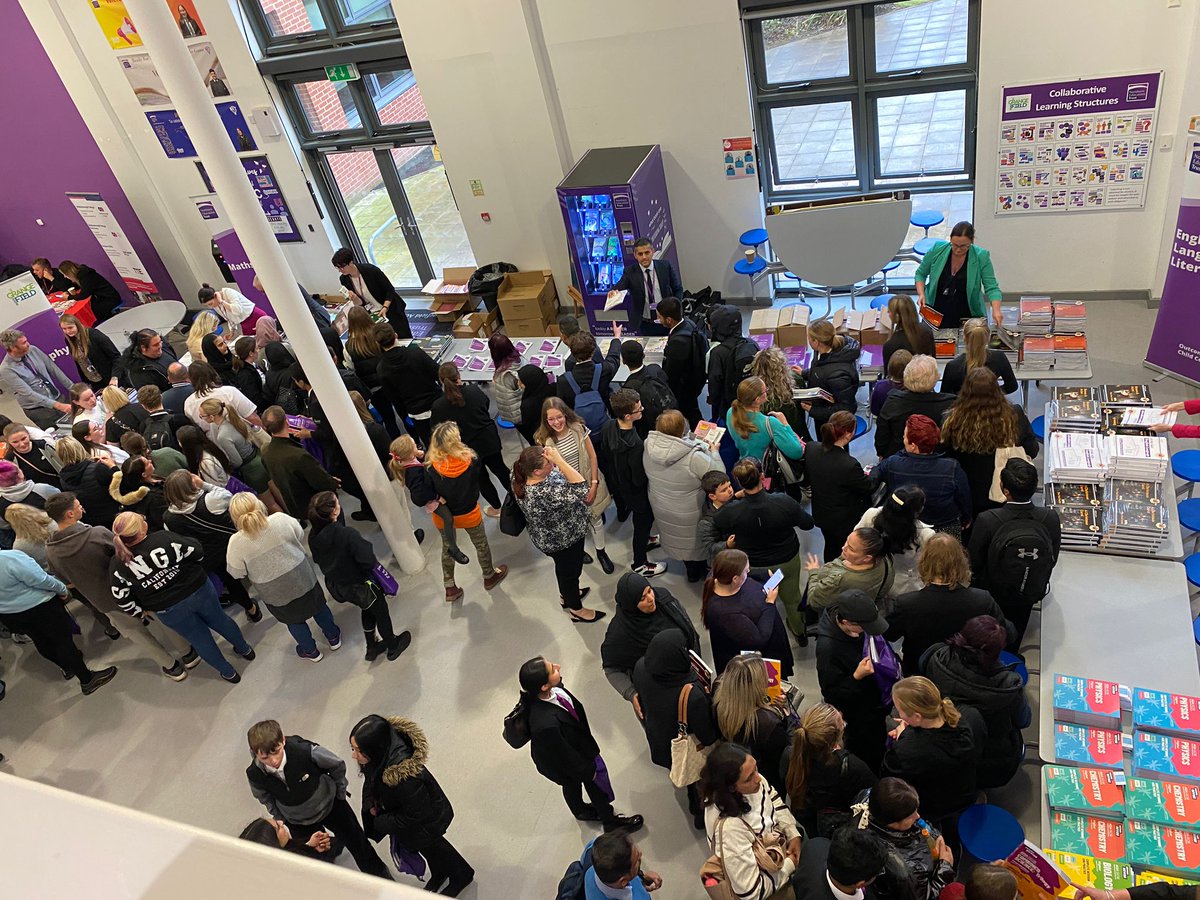 Grangefield's tweet image. 💜📚We gave out over £200 worth of revision guides to Year 11 students for 𝙛𝙧𝙚𝙚 at our Fish and Tips evening!

🤝Thank you so much to parents, carers and students for coming along

#OutcomesFocused #RevisionTips