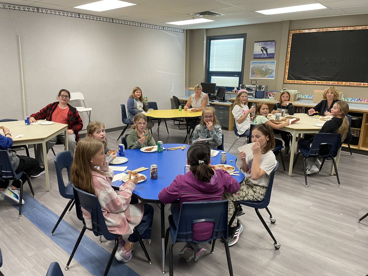 Thank you to <a href="/bostonpizza/">Boston Pizza</a> Lacombe for providing our Quality Citizens of the Month with an AMAZING lunch. Congratulations to all of this month's recipients! <a href="/ELUESchool/">École Lacombe Upper</a> <a href="/WCPS72/">Wolf Creek Schools</a>