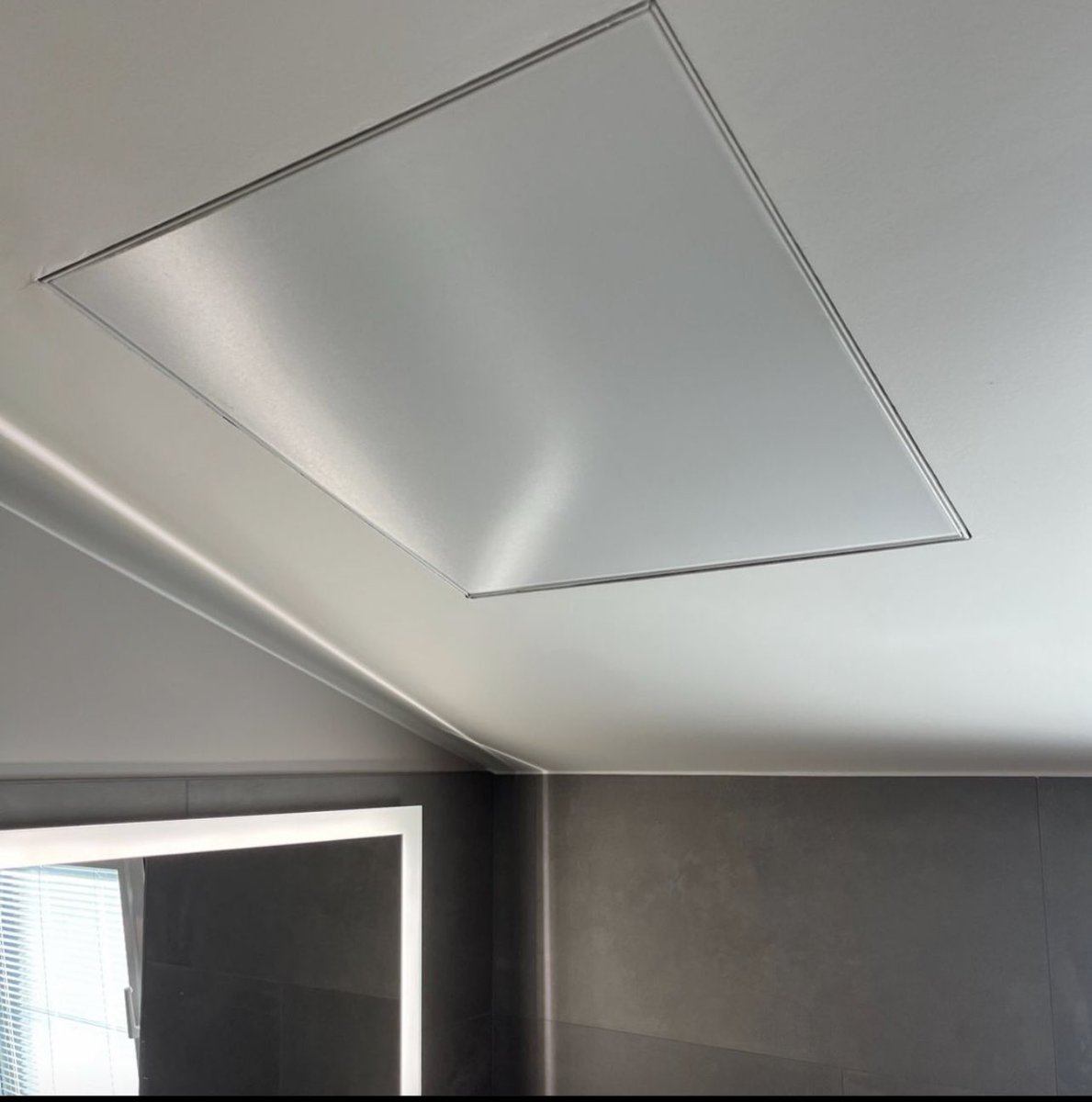 Ontdek het nieuwste RAIO infraroodpaneel met ingebouwd modern design! 🔥 High-end verwarming voor je badkamer, waar stijl en comfort samenkomen.