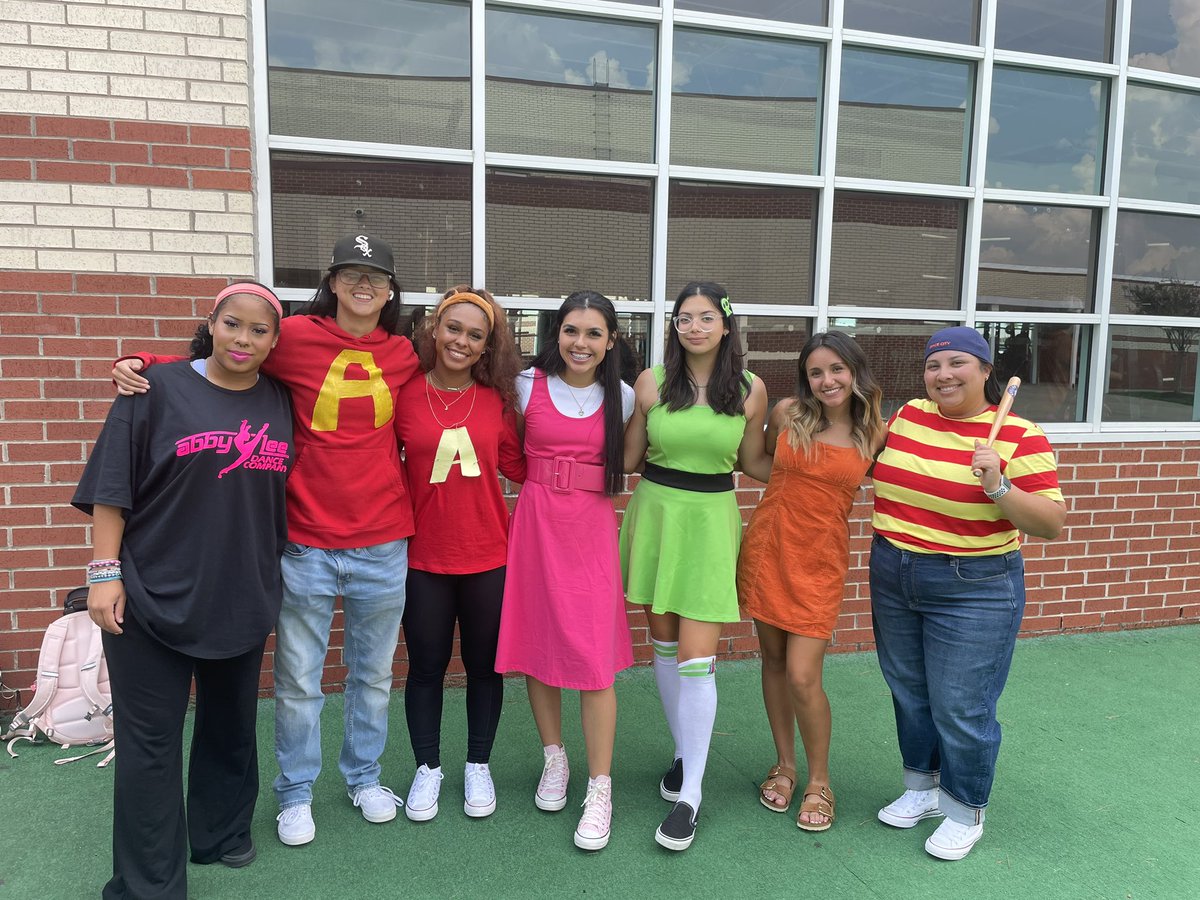 DOBIE_SOFTBALL's tweet photo. HOCO Festivities Day 3:
Alphabet Day🤘🤘

#dobiepride
#beastmode #hoco2023 https://t.co/GHCo2nyi3m