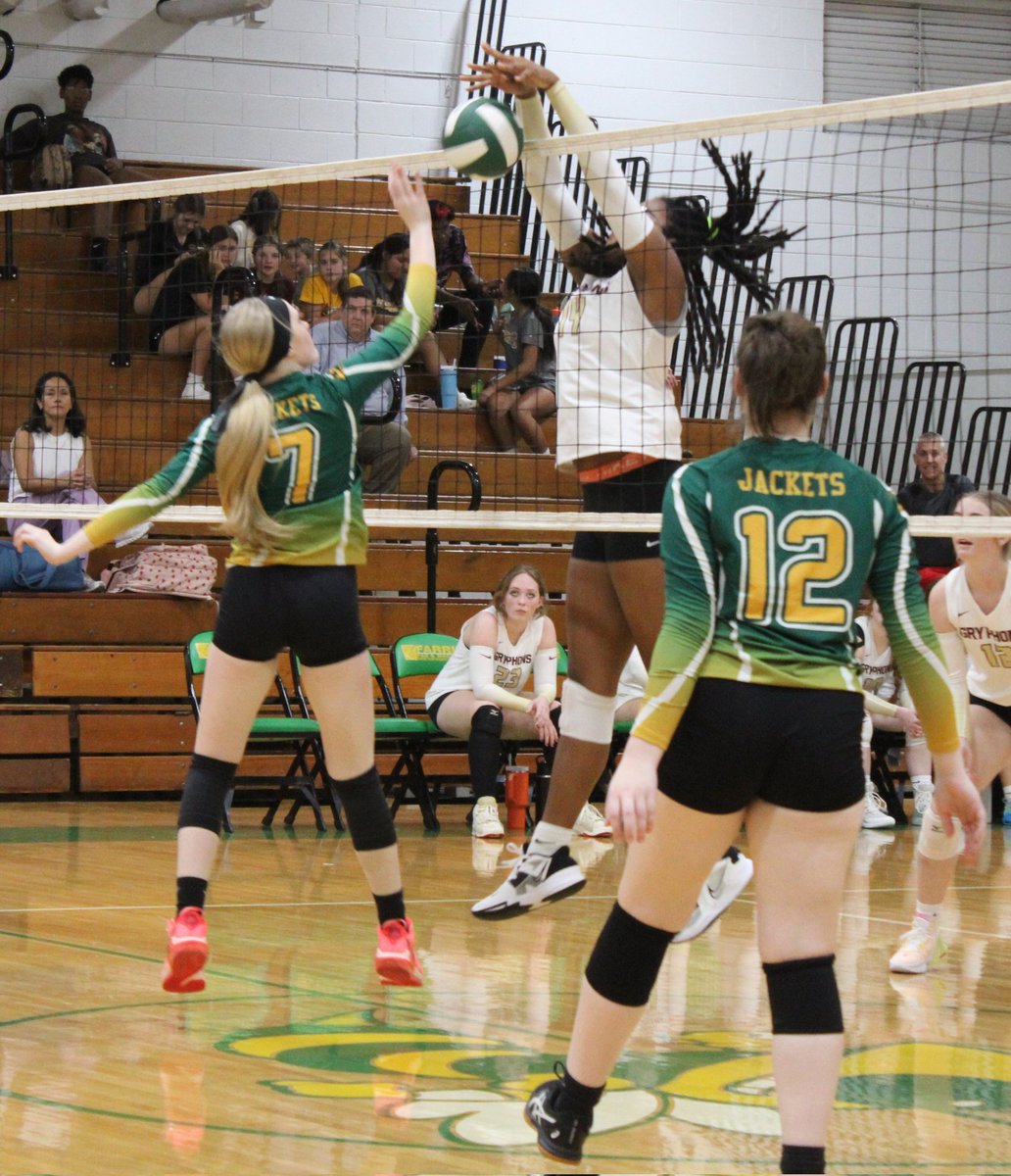 BrookBratt08's tweet photo. #Blocktastic #BlockDatShot Winning takes a different kind of Focus! Go be Great! @PrepDig @PrepVolleyball @UVAVolleyball @Mike_Uva @UNCVolleyball @LouisvilleVB @TwittyTown3 @TwittyCoach @tote_foundation @CghrMedia @CoachShauntay @ElliaBarajas @TJCAAthletics @vbcoachwells https://t.co/J7Wbgm3zqB