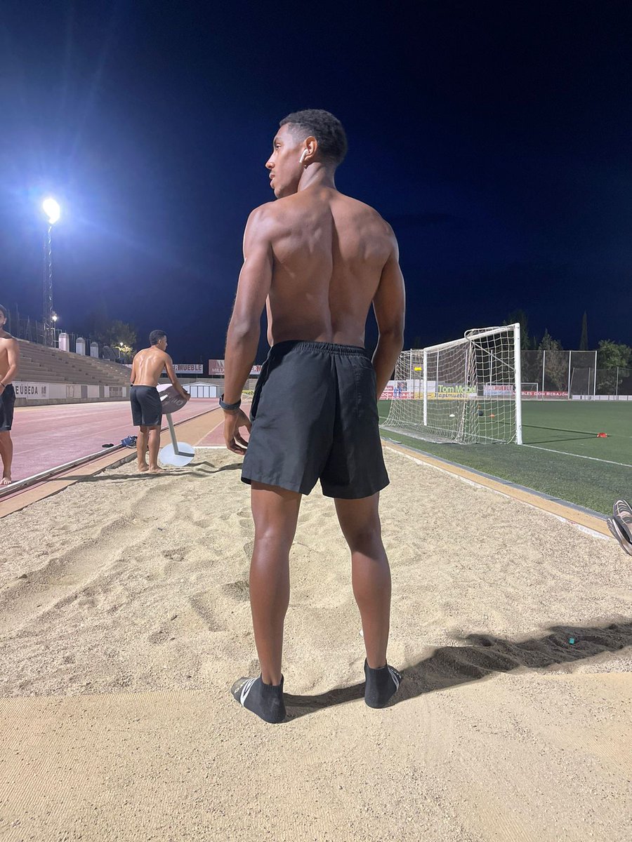 DBustos_13's tweet photo. 😎

#beach #fit #ubeda #training #soccer #futbol #spain #españa https://t.co/E0y74oKnLW